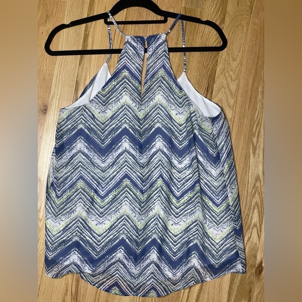 Guess V-Neck Keyhole Back Tank Top Racerback Size Medium - Picture 3 of 10